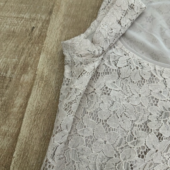 WHBM Lace Cap Sleeve Top Small | Floral Overlay | Lined - Picture 9 of 11